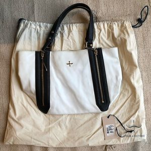 White Leather Pour la Victoire Purse